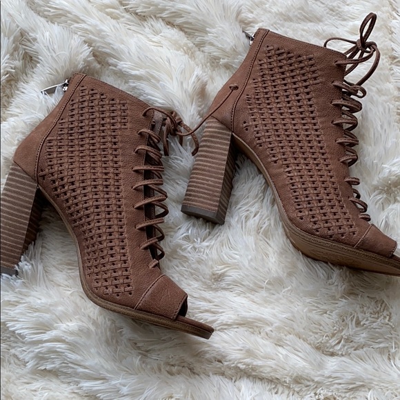 Vince camuto lace up block heel NIB - Picture 3 of 5